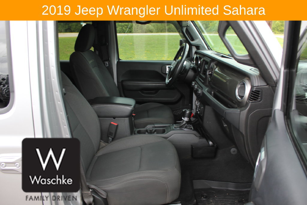 Used 2019 Jeep Wrangler Unlimited Sahara AWD/4WD image 18