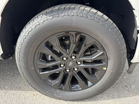 Used 2025 Ford F150 Lariat w/ Equipment Group 501A Mid image 11