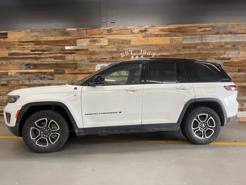 Used 2022 Jeep Grand Cherokee Trailhawk image 10