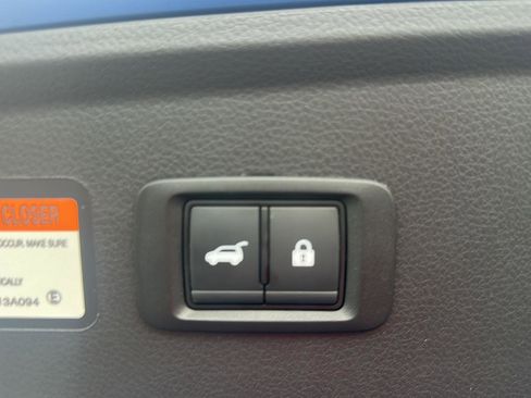 Used 2025 Mitsubishi Eclipse Cross Black Edition image 13