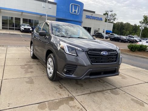 Used 2023 Subaru Forester AWD/4WD image 2