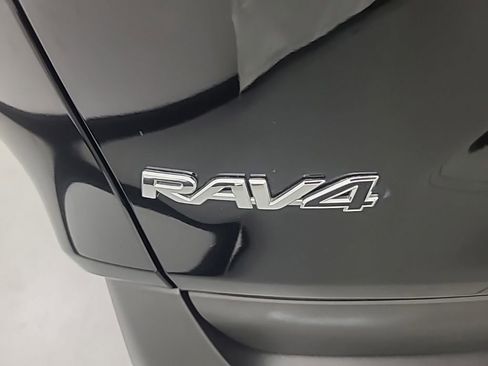 Used 2019 Toyota RAV4 LE w/ Carpet Mat Package AWD/4WD image 10