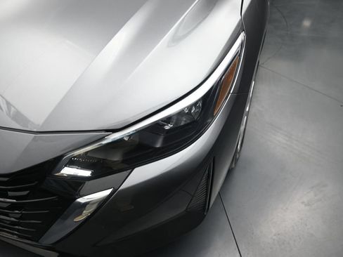 Certified 2025 Nissan Sentra S FWD image 9
