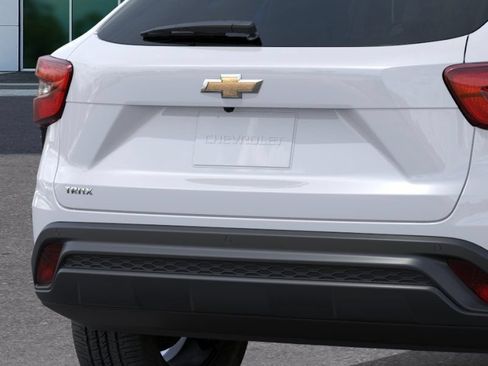 New 2026 Chevrolet Trax LS w/ LS Convenience Package FWD image 14