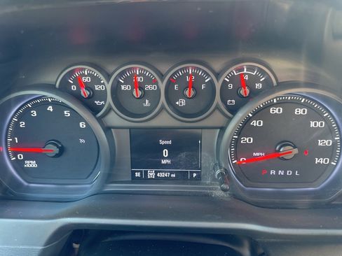 Used 2024 Chevrolet Silverado 2500 Custom w/ Custom Value Package image 39