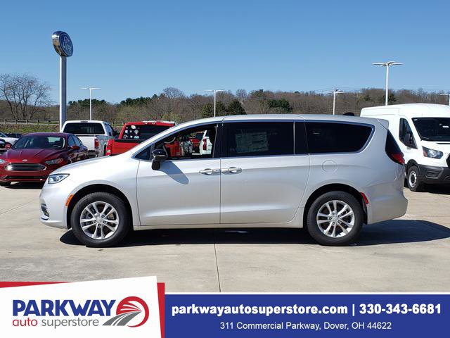 New 2026 Chrysler Pacifica Select AWD/4WD image 6