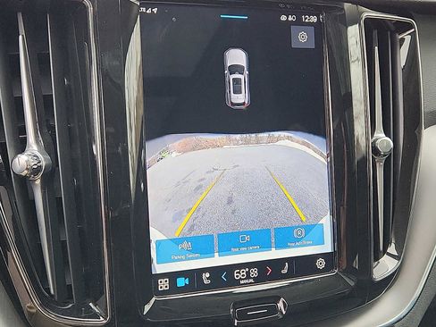 Used 2025 Volvo XC60 B5 Core image 18