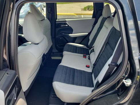 New 2026 Mitsubishi Outlander SE FWD image 9