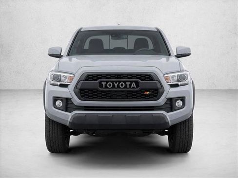 Used 2018 Toyota Tacoma TRD Off-Road w/ Technology Package AWD/4WD image 2