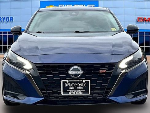 Used 2023 Nissan Altima 2.0 SR FWD image 2