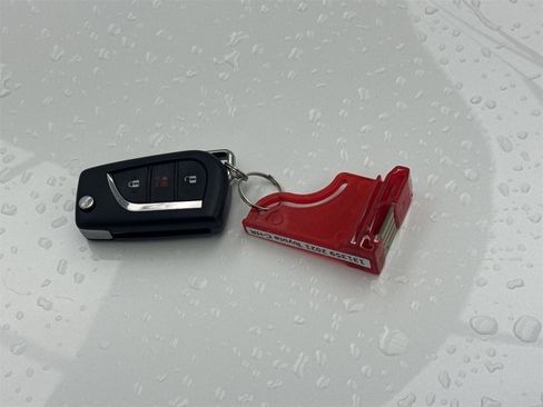 Used 2021 Toyota C-HR LE image 46