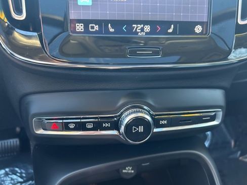 Certified 2025 Volvo XC40 B5 Plus image 25