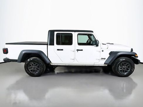 Used 2025 Jeep Gladiator Sport AWD/4WD image 11