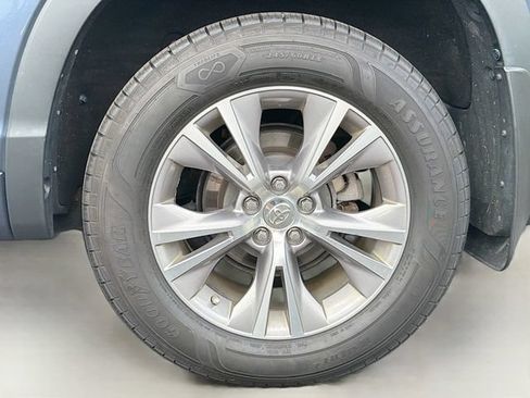 Used 2015 Toyota Highlander XLE AWD/4WD image 30