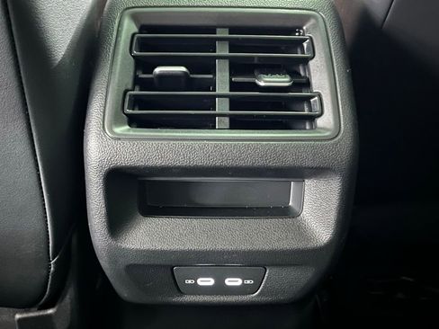 New 2025 Volkswagen Tiguan SE image 25