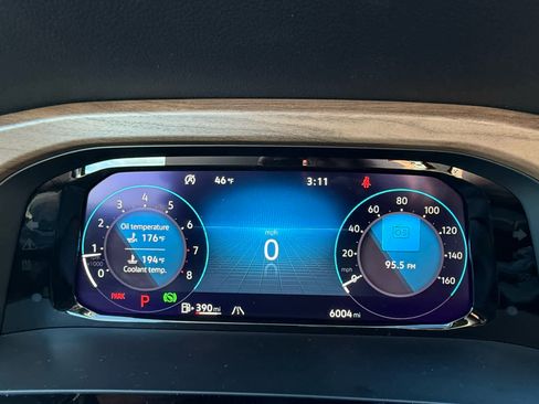 Used 2025 Volkswagen Atlas SE image 23