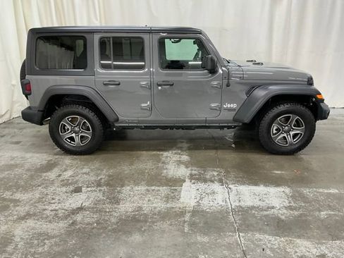 Used 2018 Jeep Wrangler Unlimited Sport S AWD/4WD image 2