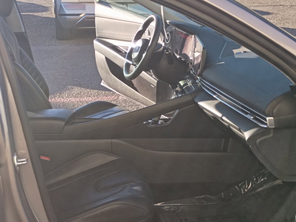Certified 2025 Hyundai Elantra Limited FWD image 19