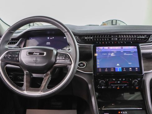 Used 2023 Jeep Grand Cherokee L Limited w/ Luxury Tech Group II image 17