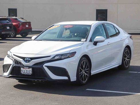 Certified 2024 Toyota Camry SE w/ Cold Weather Package FWD image 3