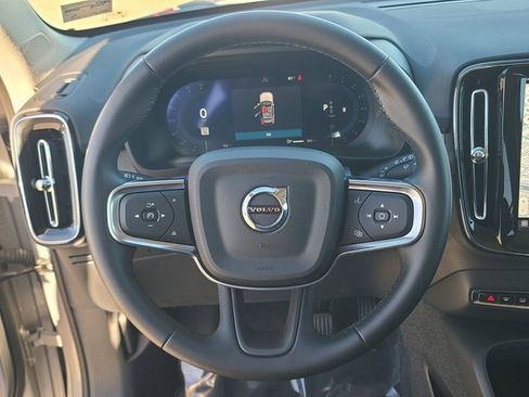 Used 2025 Volvo XC40 B5 Plus image 23