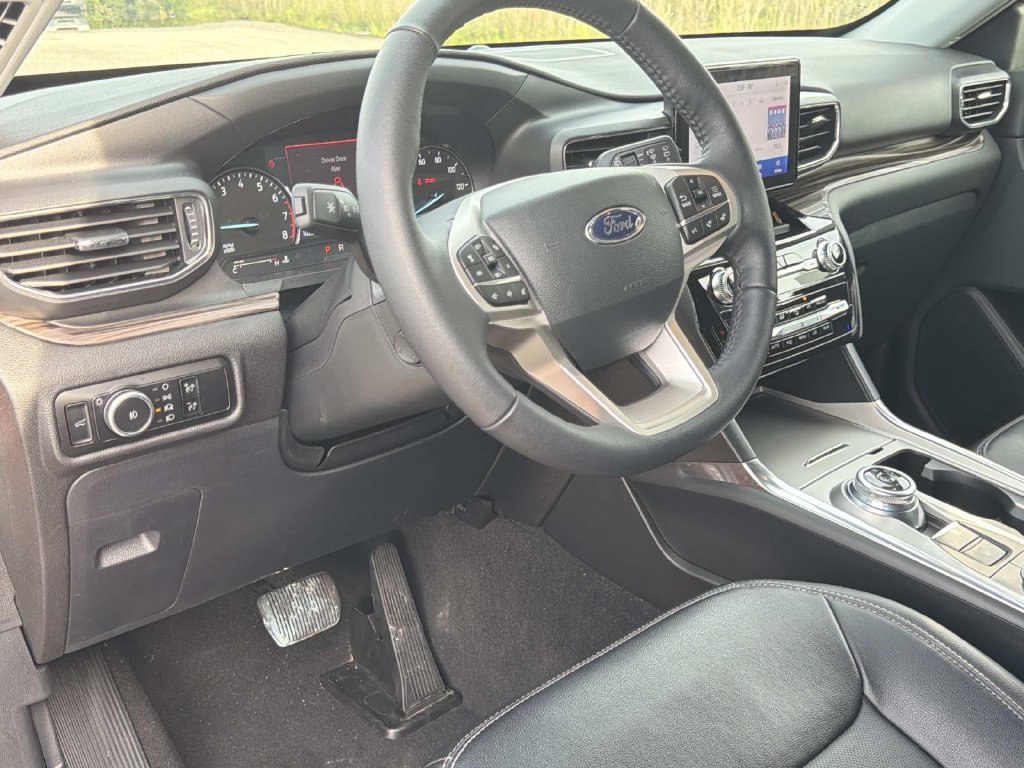 Certified 2023 Ford Explorer Limited w/ Equipment Group 301A AWD/4WD image 10