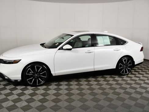 Certified 2023 Honda Accord Touring image 9