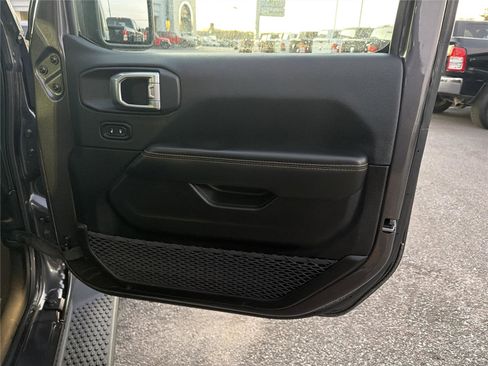 Used 2025 Jeep Wrangler Sahara image 15