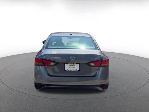 Used 2025 Nissan Altima 2.5 SV FWD image 11