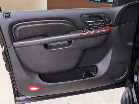 Used 2011 Cadillac Escalade EXT Luxury image 21