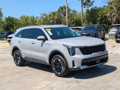 Certified 2025 Kia Sorento S image 2