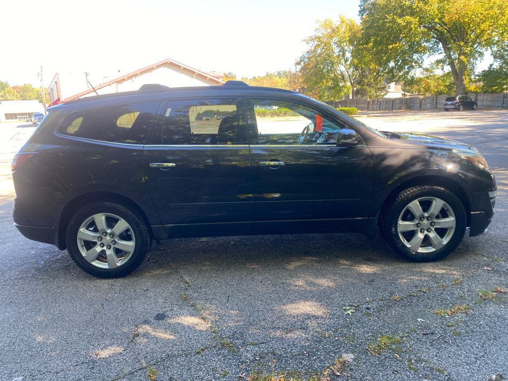 Used 2017 Chevrolet Traverse LT w/ Style and Technology Package AWD/4WD image 6