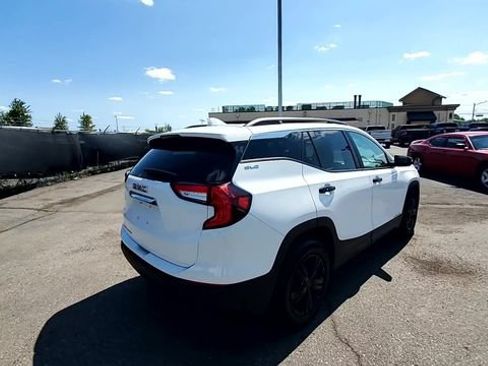 Certified 2024 GMC Terrain SLE w/ Driver Convenience Package FWD image 8