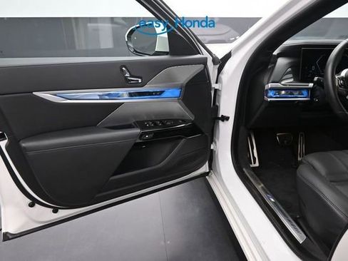Used 2023 BMW 740i w/ Executive Package RWD image 17