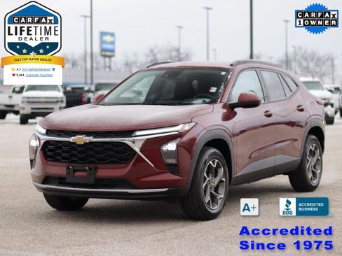 Used 2025 Chevrolet Trax LT w/ LT Convenience Package image 3