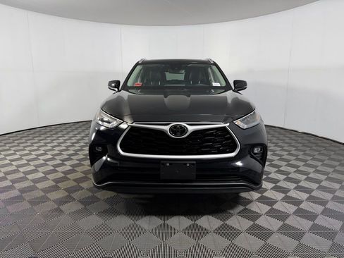 Used 2025 Toyota Highlander XLE image 5