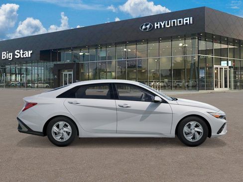 New 2026 Hyundai Elantra SE FWD image 7