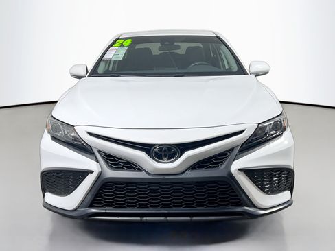 Used 2024 Toyota Camry SE FWD image 11