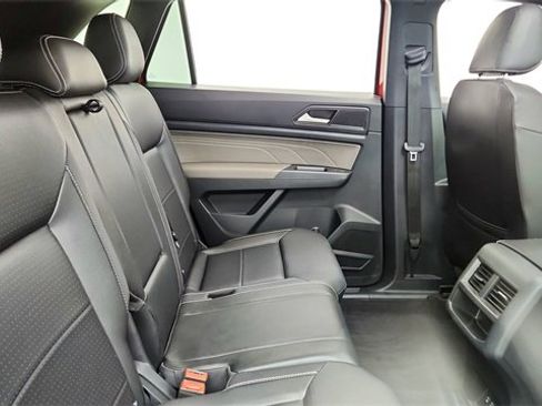 Used 2021 Volkswagen Atlas Cross Sport SE w/ Panoramic Sunroof Package image 24