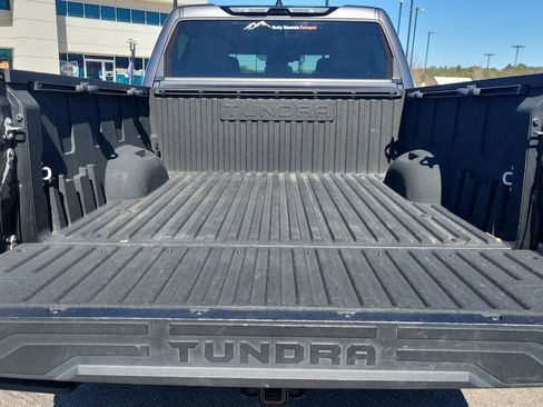 Used 2022 Toyota Tundra SR5 w/ SR5 Convenience Package AWD/4WD image 13