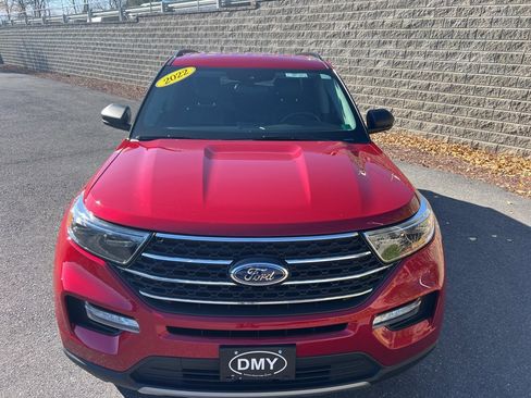 Used 2022 Ford Explorer XLT w/ Equipment Group 202A image 9