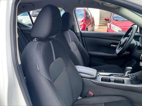 Used 2024 Nissan Sentra SV FWD image 9