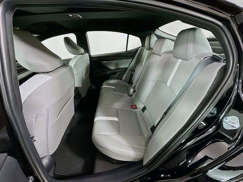 Used 2025 Toyota Camry SE image 24