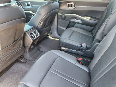 Certified 2025 Kia Sorento EX AWD/4WD image 9
