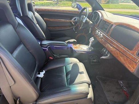 Used 2004 Chevrolet SSR w/ Preferred Equipment Group RWD image 9