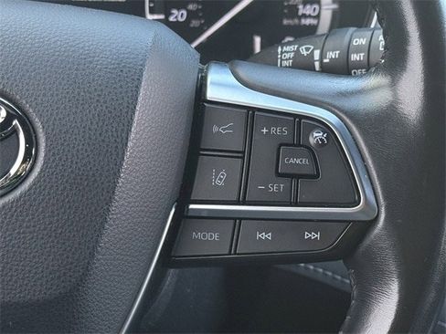 Used 2021 Toyota Highlander XSE image 14