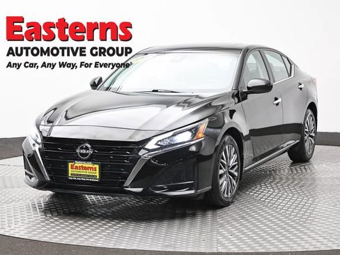 Used 2023 Nissan Altima 2.5 SV w/ SV Premium Package AWD/4WD image 1