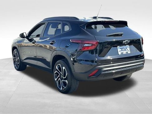 Used 2025 Chevrolet Trax RS w/ Driver Confidence Package image 25