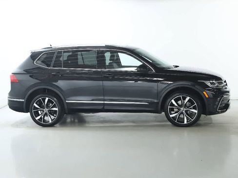 Certified 2022 Volkswagen Tiguan SEL R-Line image 10