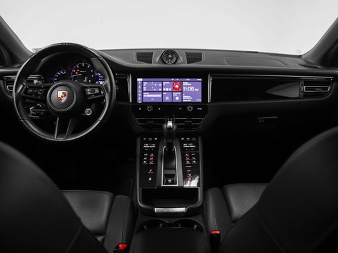 Certified 2023 Porsche Macan Turbo AWD/4WD image 31